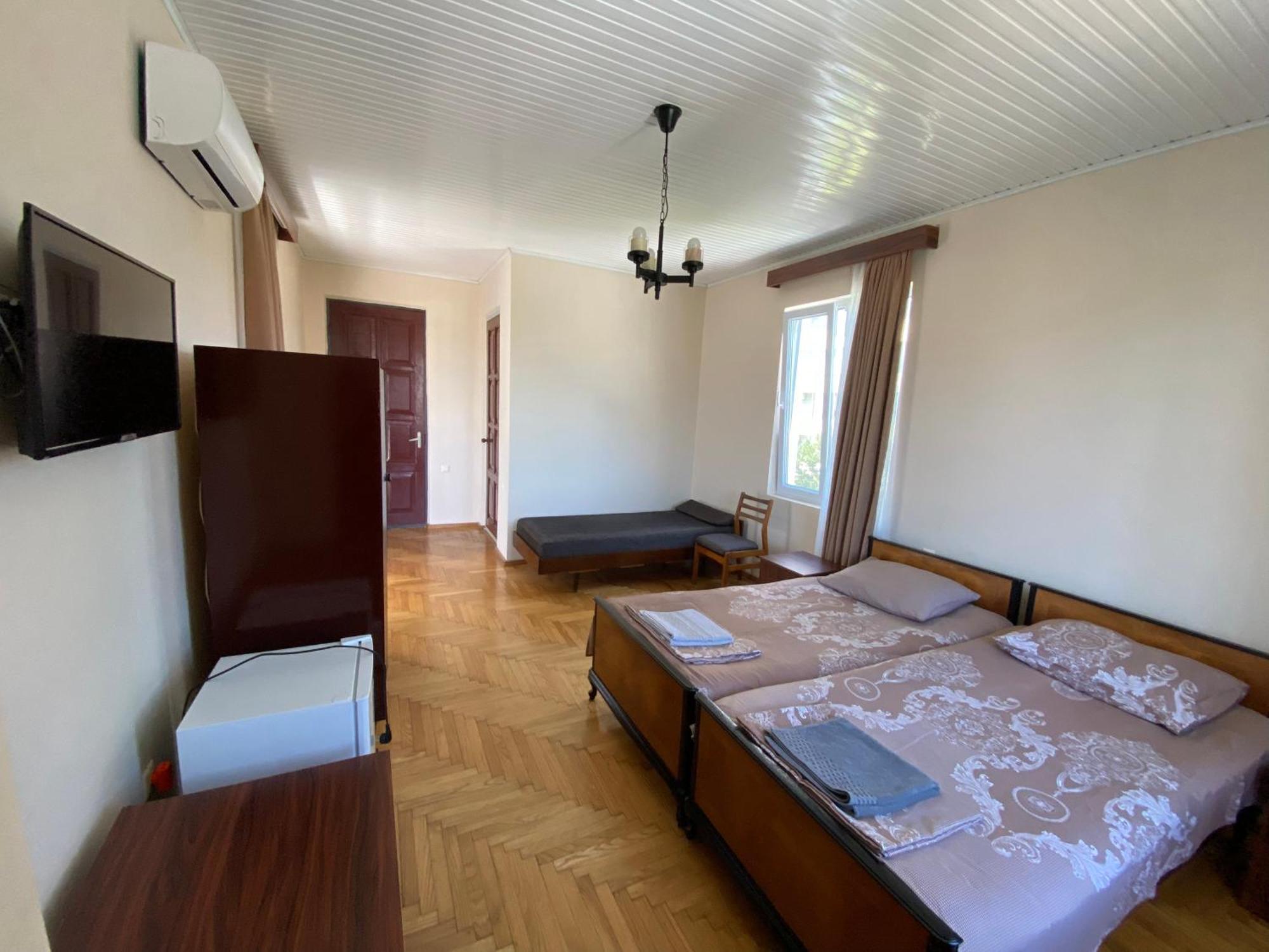 Guesthouse White Swan Kobuleti Exterior foto