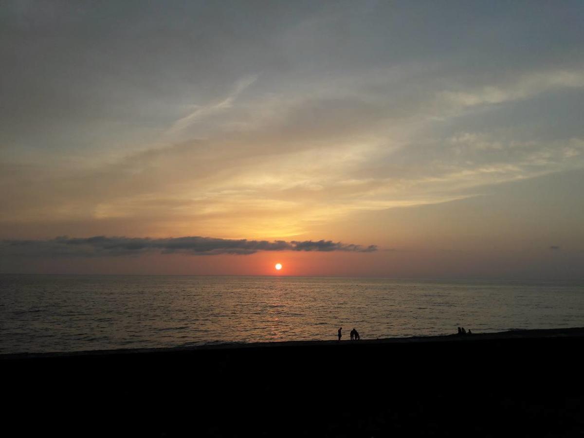 Guesthouse White Swan Kobuleti Exterior foto